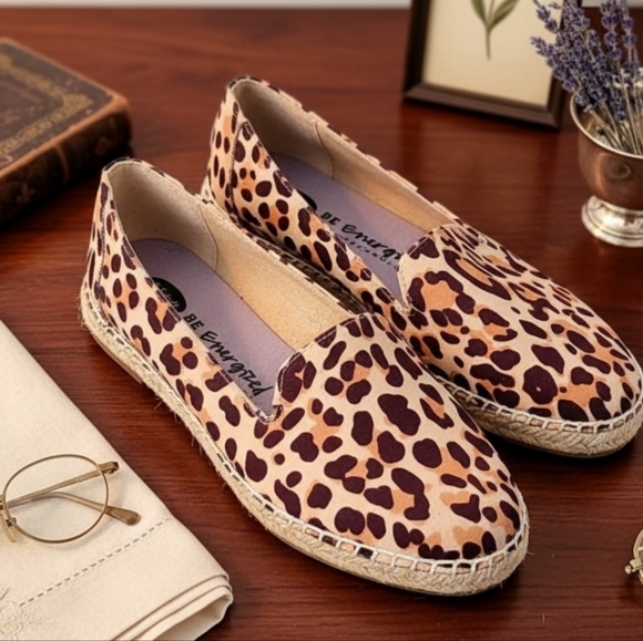 Flat Shoes - Picture 16 of 16